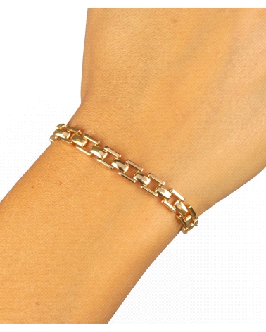 Pulsera de eslabones chapada en oro 18 Kt. Medida 17 cm + 3 cm de cadena ajustable. El complemento perfecto para cualquier día.