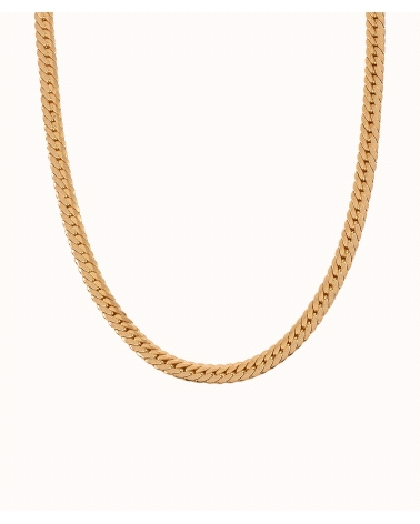 Collar chapado en oro 18 Kt de eslabones planos. Medida 38 cm + 5 cm de cadena ajustable. Un complemento perfecto para lucir en 