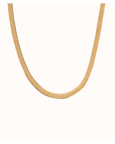 Collar chapado en oro 18 Kt  plano con 5,7 mm de ancho. Medida 38 cm + 5 cm de cadena ajustable. Un clásico reinventado gracias 